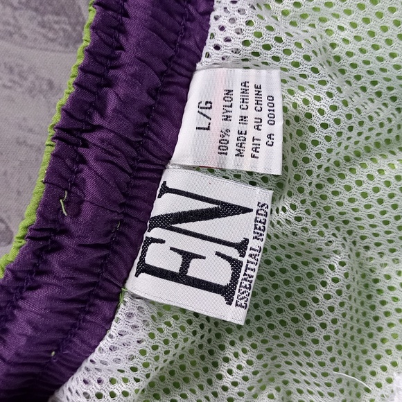 Vintage 90s Green Essential Shorts - Picture 2 of 4